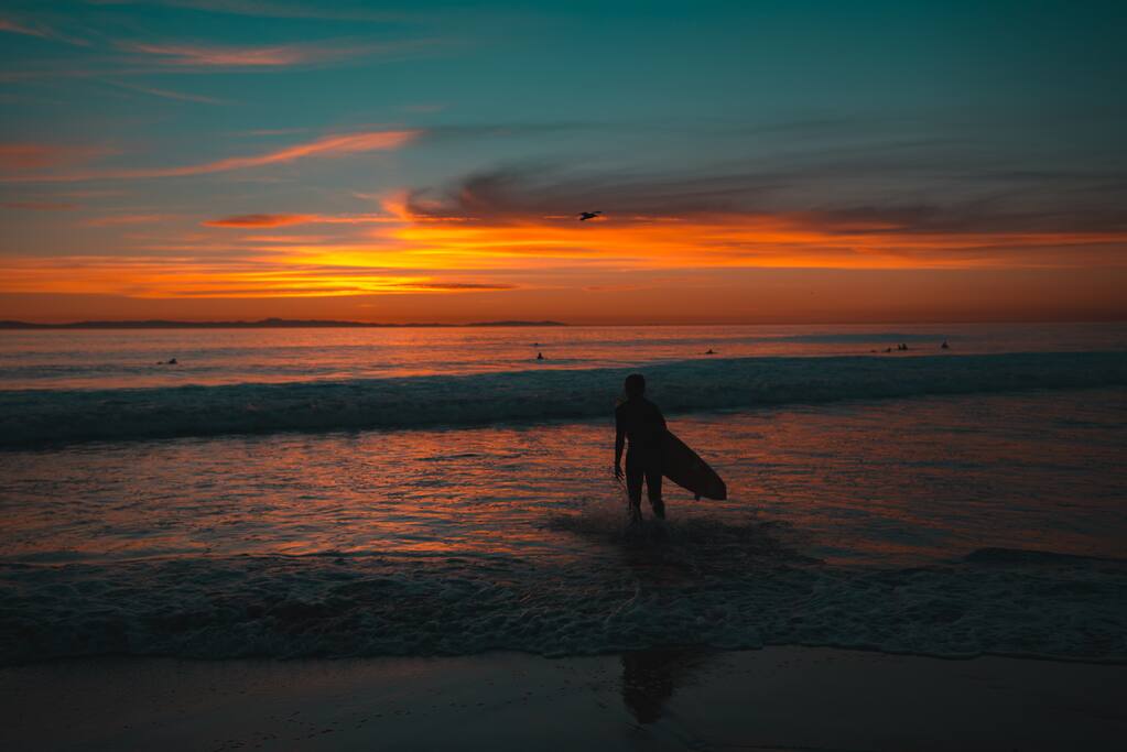 Beach is a 7 minute walk