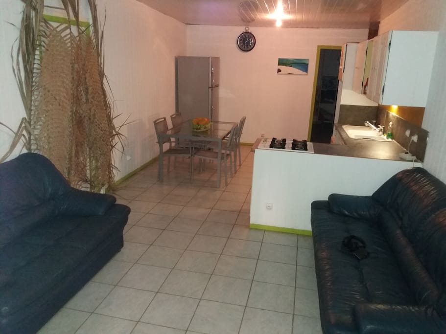 LE SALON