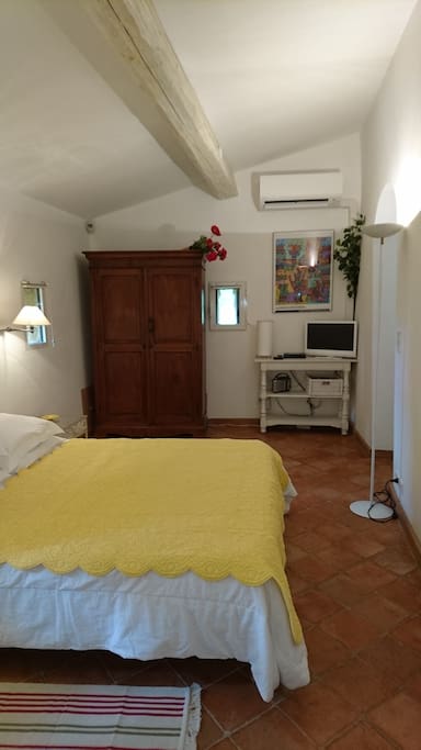 Pièce principale côté chambre