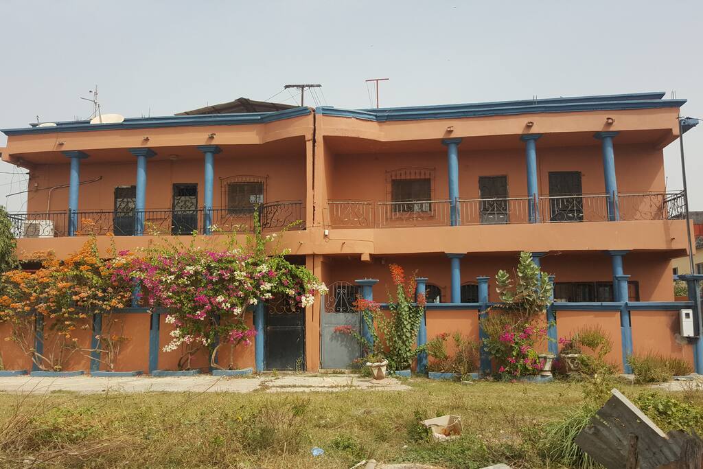 la façade de la VILLA SAMABY