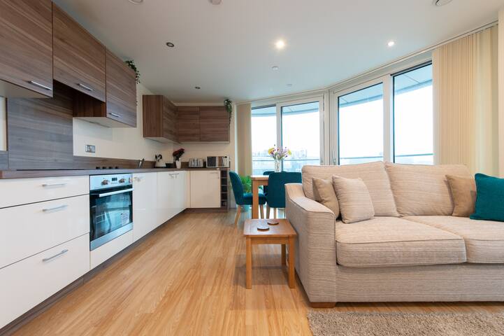 3 bedroom Aldgate East gallery image 4