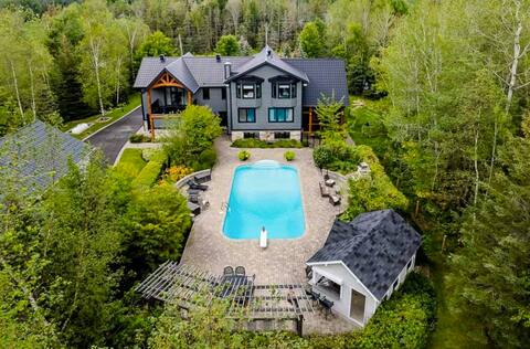 The Mansion , Wasaga beach Blue Mountain, HOT TUB