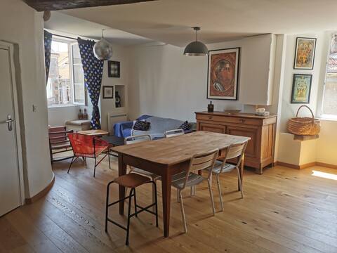 Charming 4 rooms, building 1530
