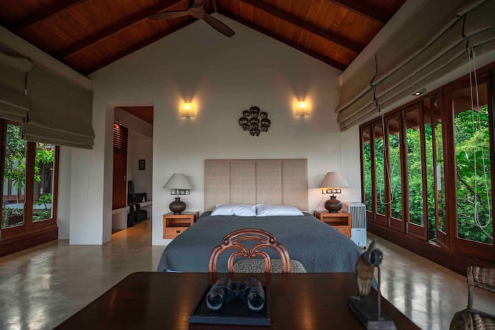 Frangipani room with 380 degrees panoramic view of the Knuckles mountains 