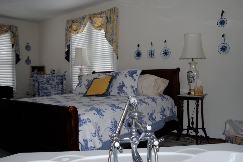 All room have quality linens and daily housekeeping