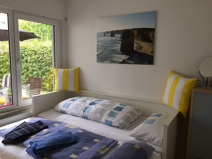 Guest room, 2 stops from Messe