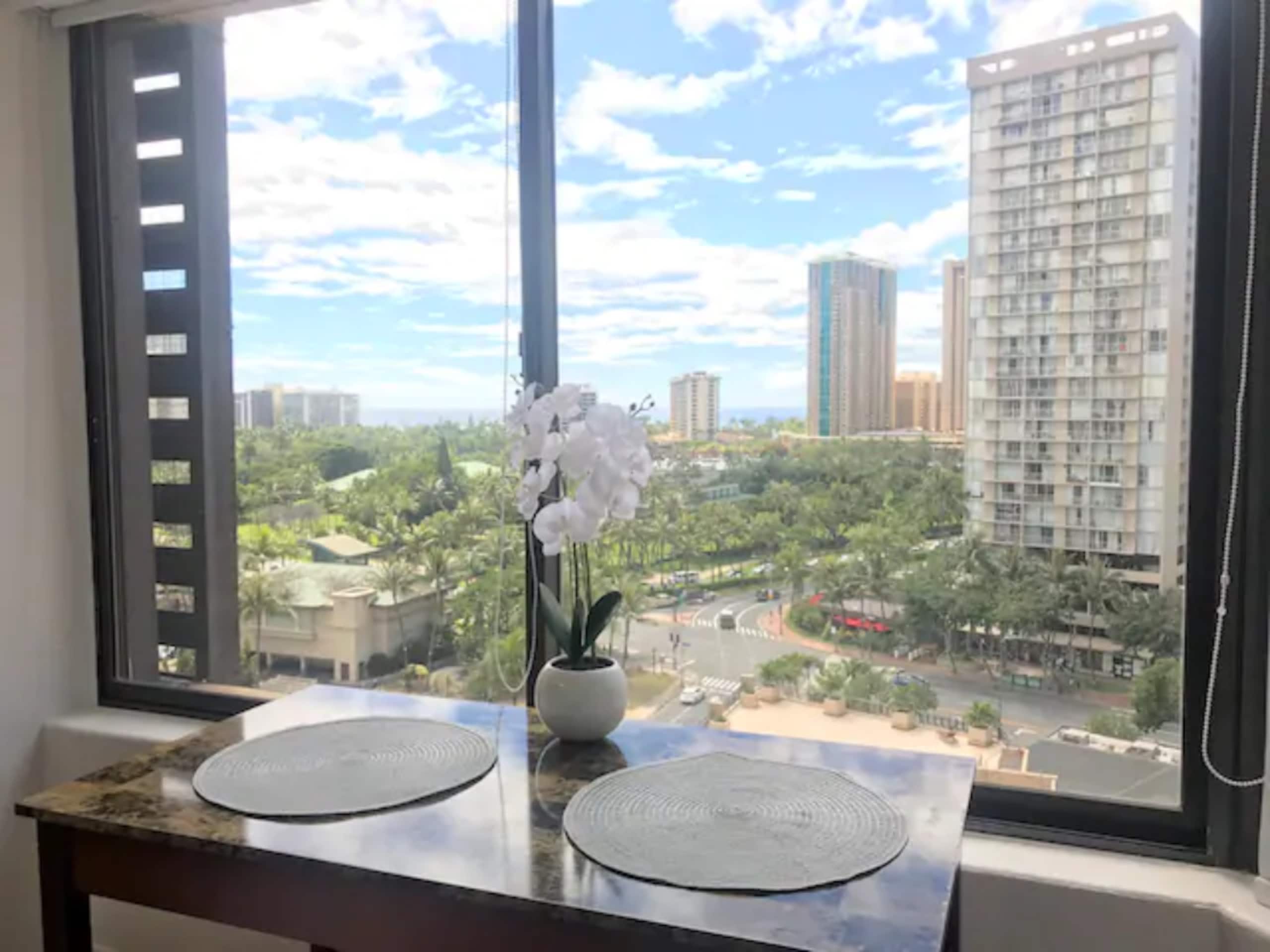 Condo in Honolulu · ★4.75 · Studio · 1 bed · 1 shared bath - Image 8
