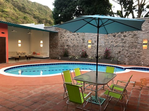 Top performing Airbnb: “El Patio” house for 10 people in the historic area in Honda