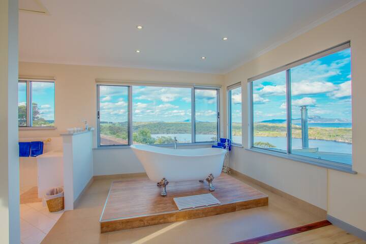 Breathtaking Views of the Taylor Inlet gallery image 3