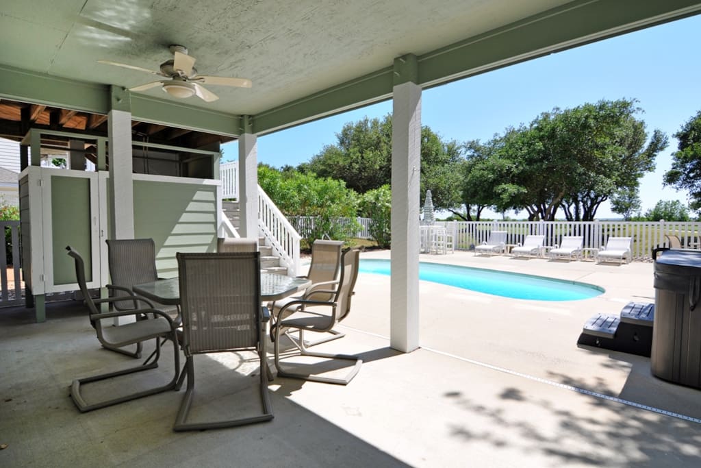 CC258: A License To Chill | Patio Area