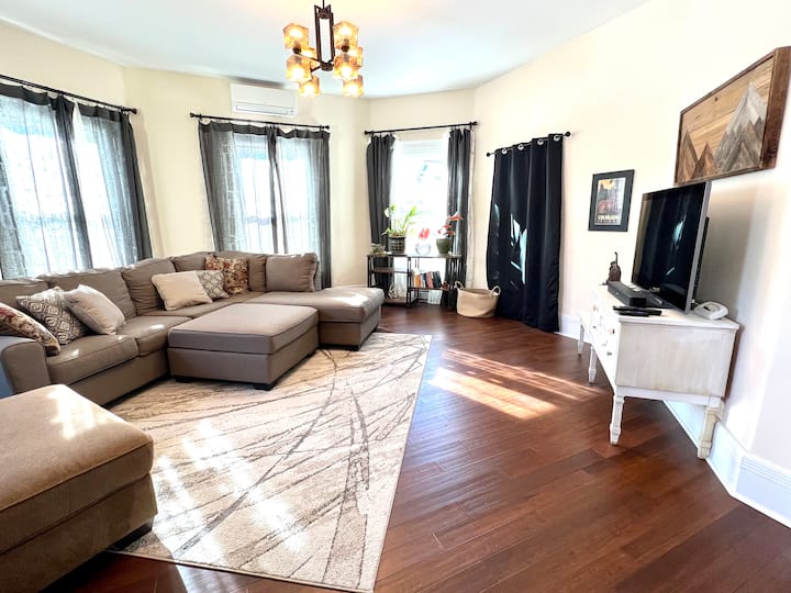 3bd Town Home W/hot-tub Great Downtown Location - 科羅拉多泉