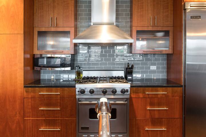 Boutique Design Condo with Rooftop Terrace gallery image 5