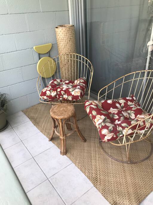 Lanai seating