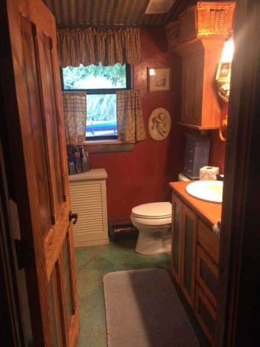 Bath for guests (adjacent to bedroom)