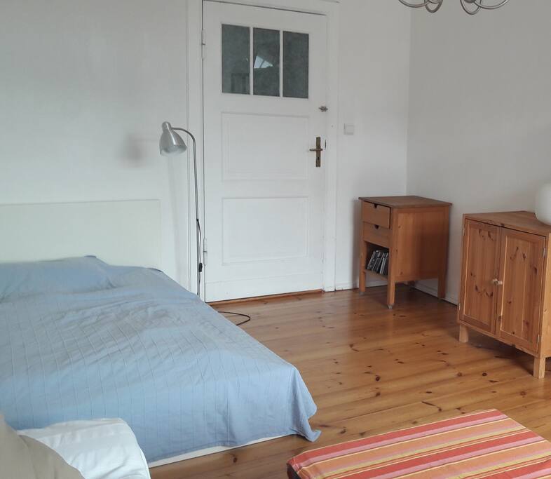 Bett 1,40 breit
