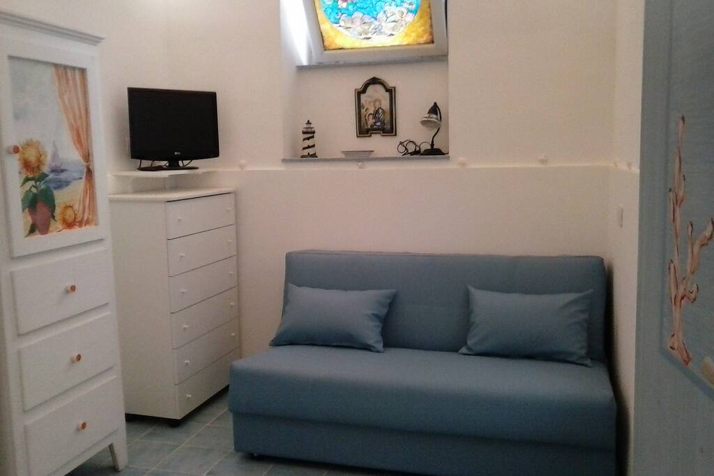 comodo divano letto in pelle con dimensioni da vero letto matrimoniale