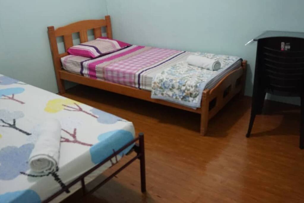 single bed with fan