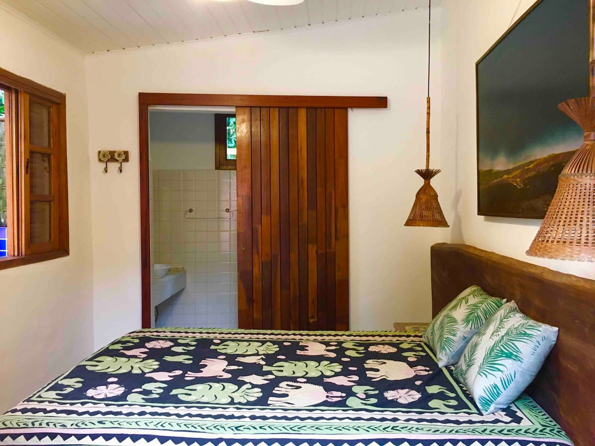 户外套房。
空调和风扇。 
