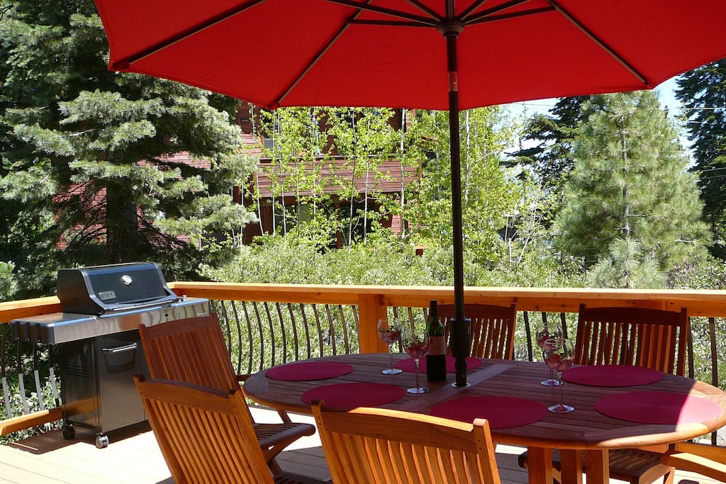 Enjoy Dining on the Sunny Deck