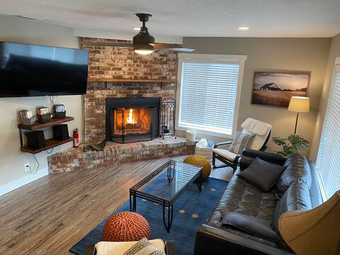 Mountain view, 5-bedroom home with sauna