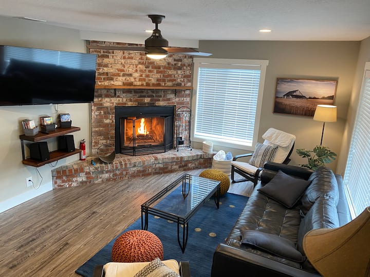 Spacious 5BR w/Sauna & Fenced Yard