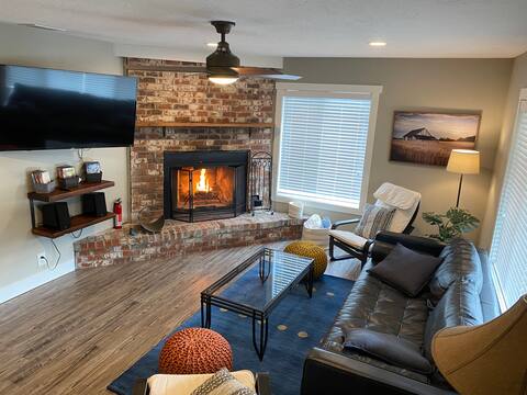 Mountain view, 5-bedroom home with sauna