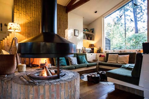 “Paulus” by the forest with hot tub