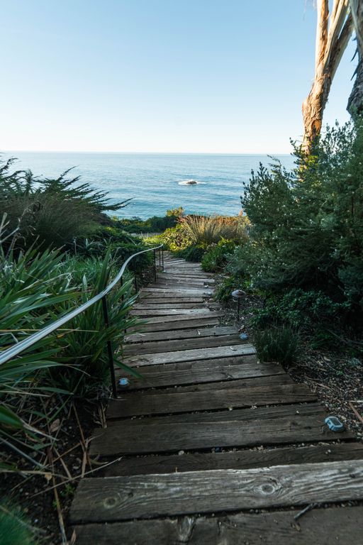 Big Sur Cliff House — view 5