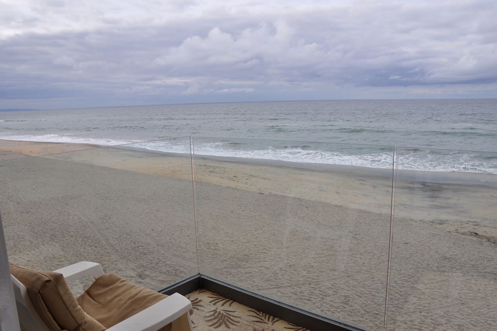 Carlsbad beachfront yards from whitewater. Down one level for direct access to the beach.