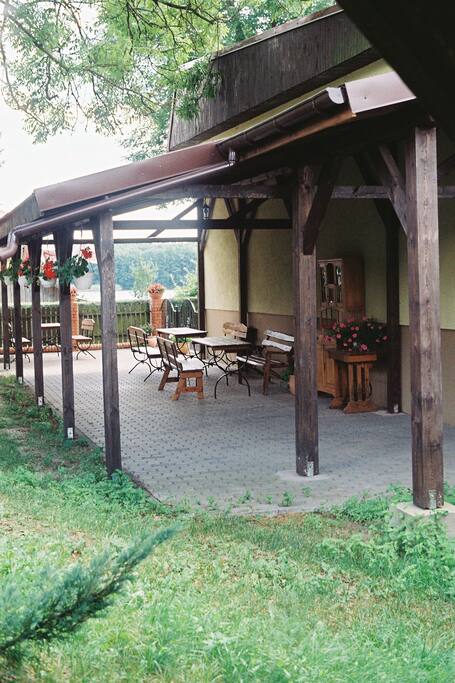 Ogródek restauracyjny (restauracja na terenie obiektu)