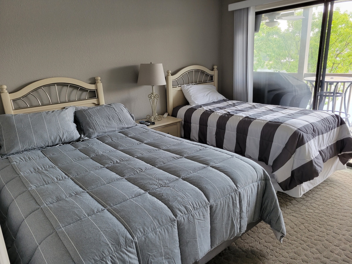 Двойно и единично. Достъп до терасата. Телевизор с голям екран. 