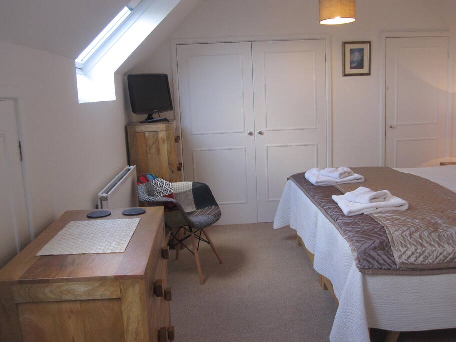 Plenty of drawers and hanging space for your use
