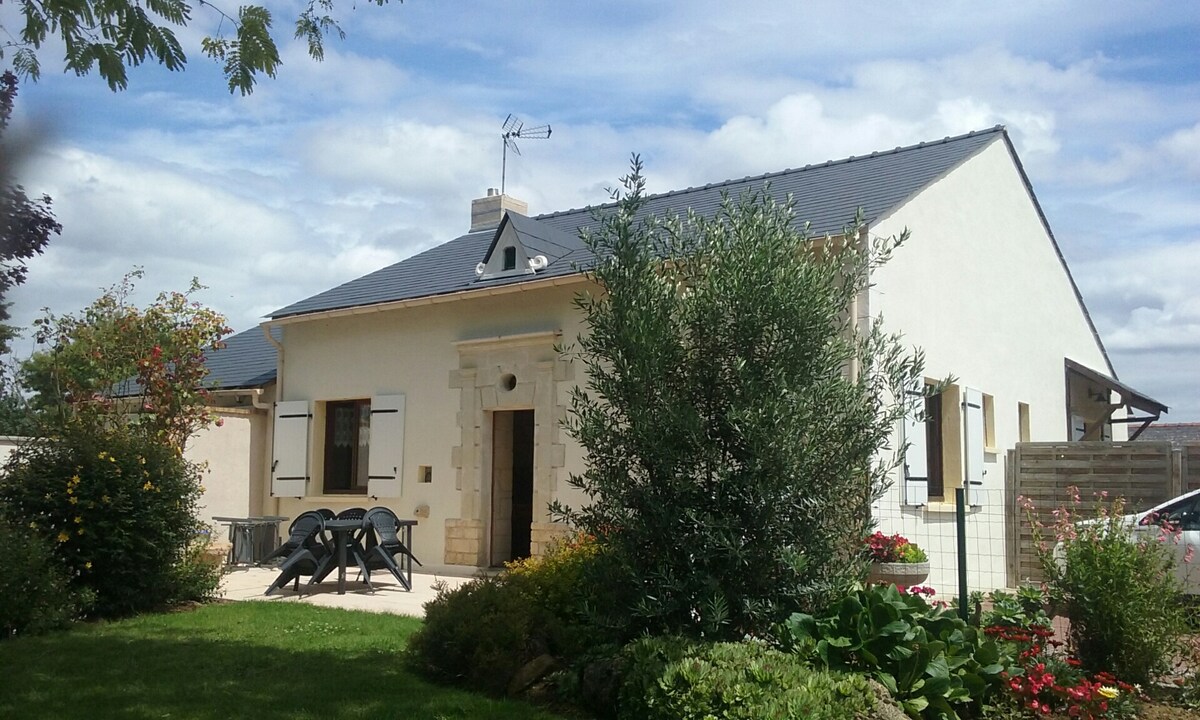 Top performing Airbnb: House, 2/4 people, in a small rural village in Doué En Anjou
