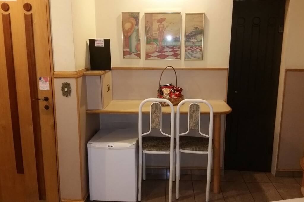 Sala para refeição/trabalho