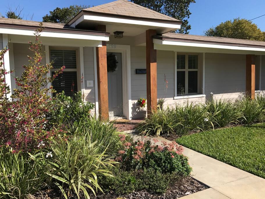Front Yard/Entrance
