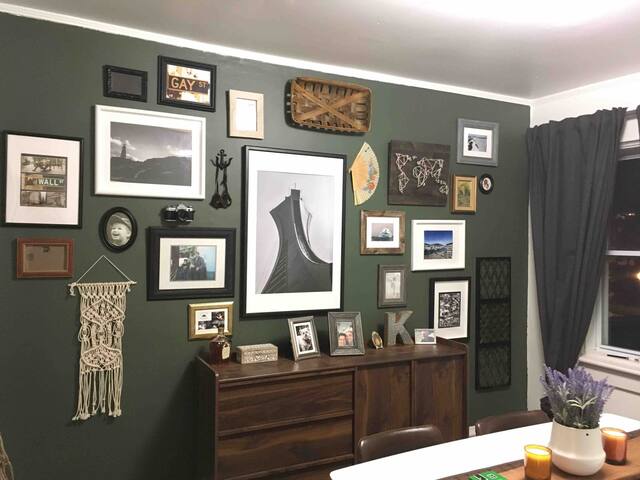 Large Private Room downtown + close to bus station