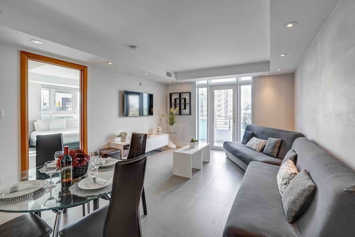 Ocean Drive Apartment #403 - Miami Beach, FL