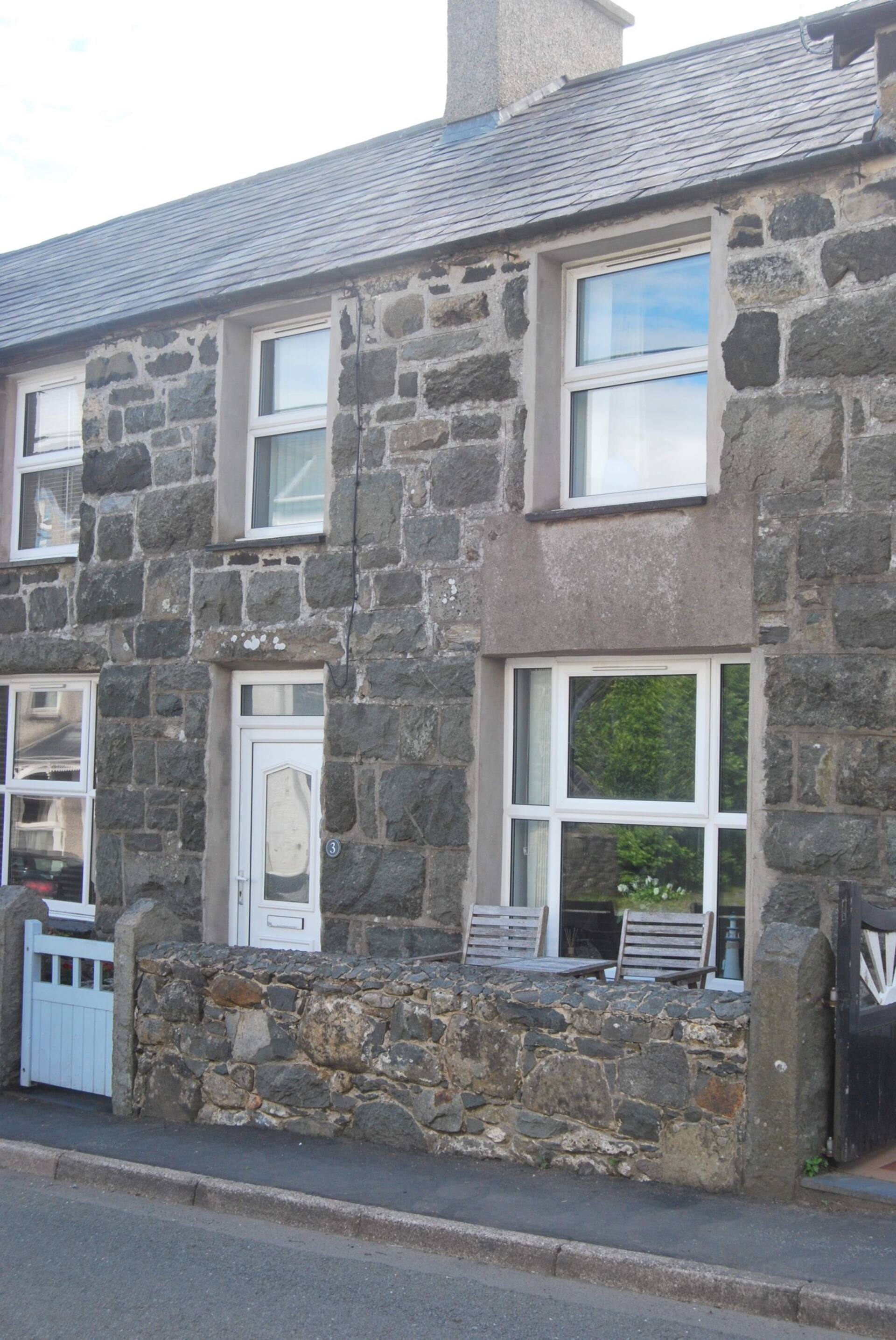 Cosy seaside cottage