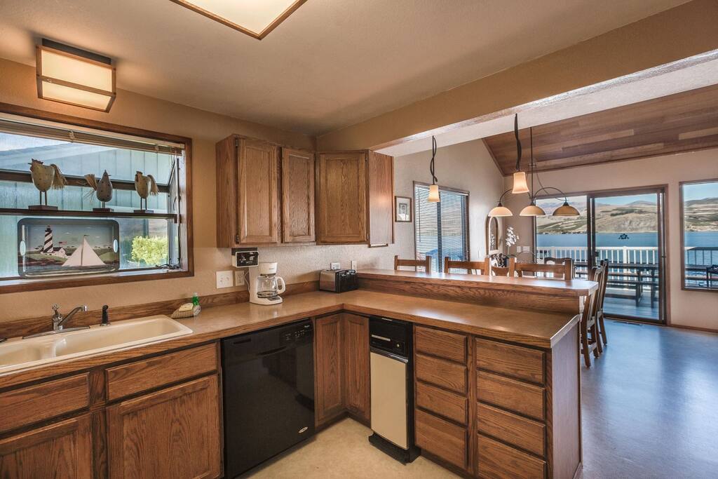 Beachside Getaway - Kitchen