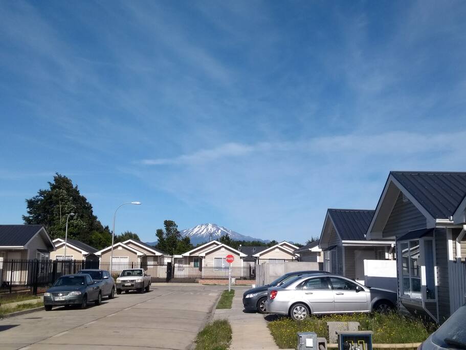 Vista desde la Calle por fuera de la casa.