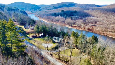 The River House with Hot Tub