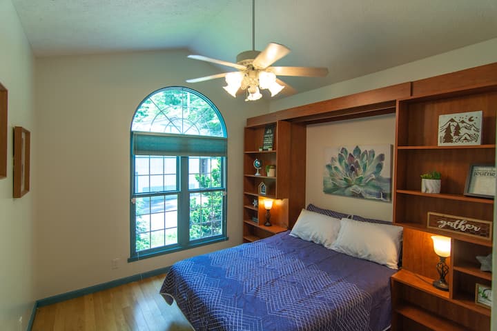 غرفة نوم ثالثة ؛ سرير كامل