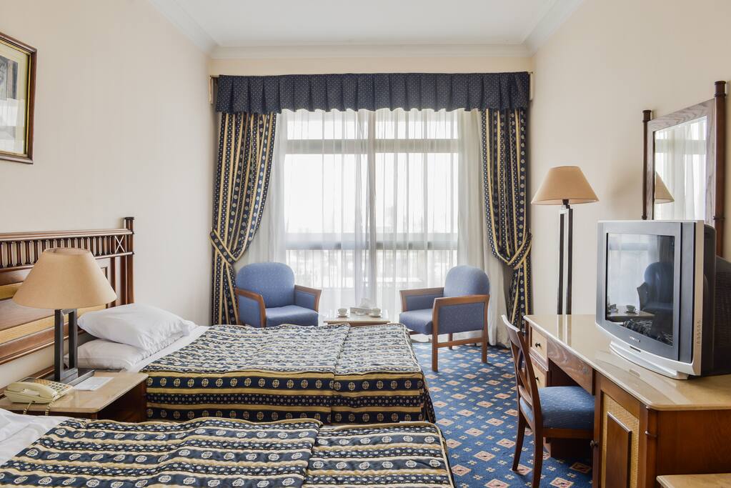 Twin or Queen Size bed depending on your preference