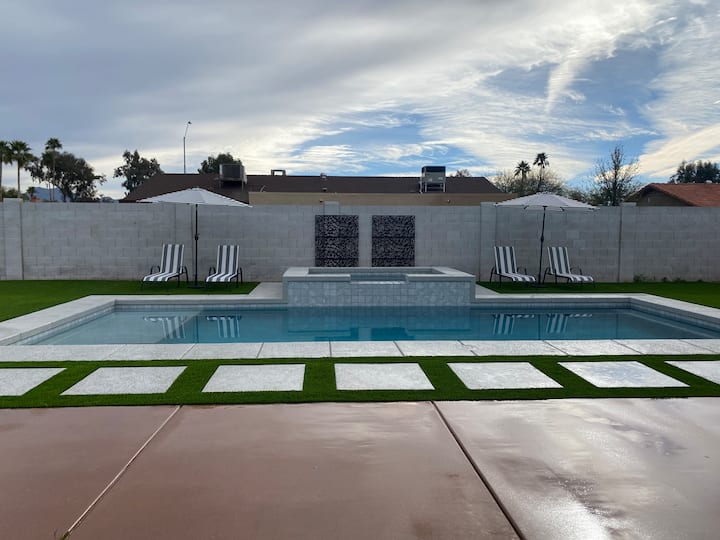 The White House Scottsdale Luxurious 4BR W/Pool Houses for Rent in