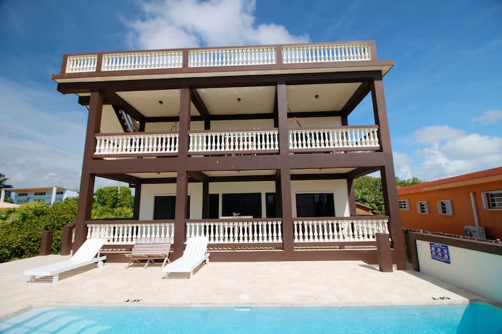 Your Adventure Starts NOW! Book this Luxury Home!