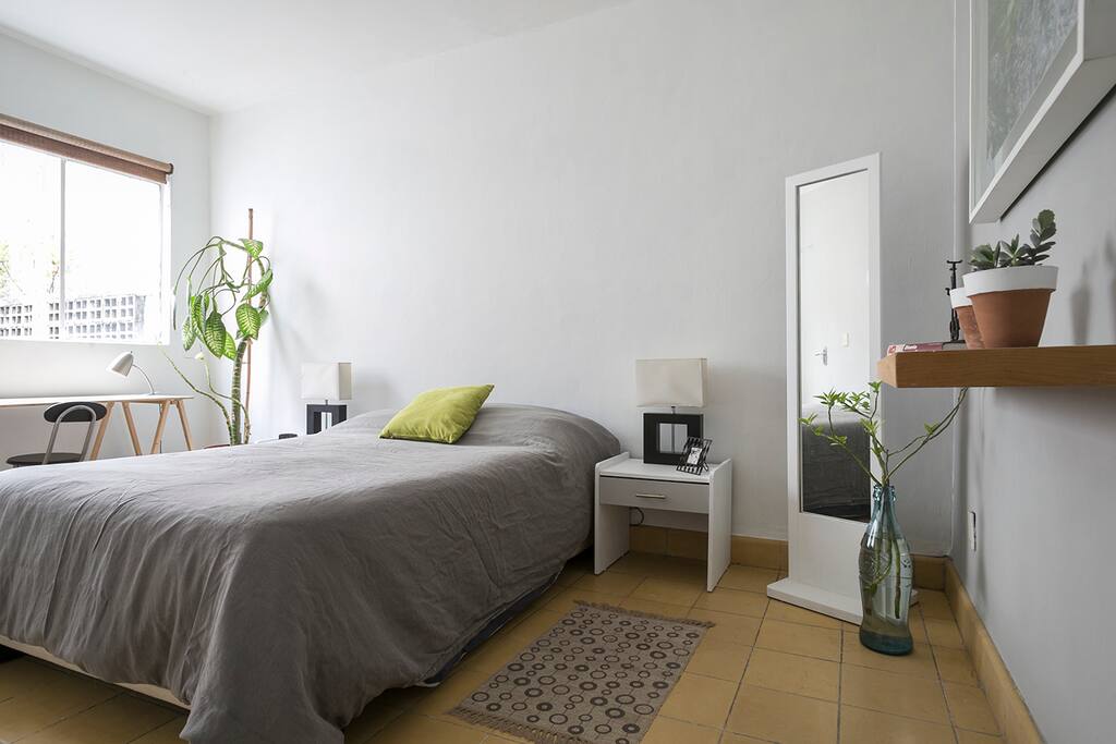 Room/ desk
