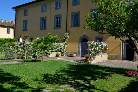house 1700 with garden (4 bedrooms), 5km from Pisa