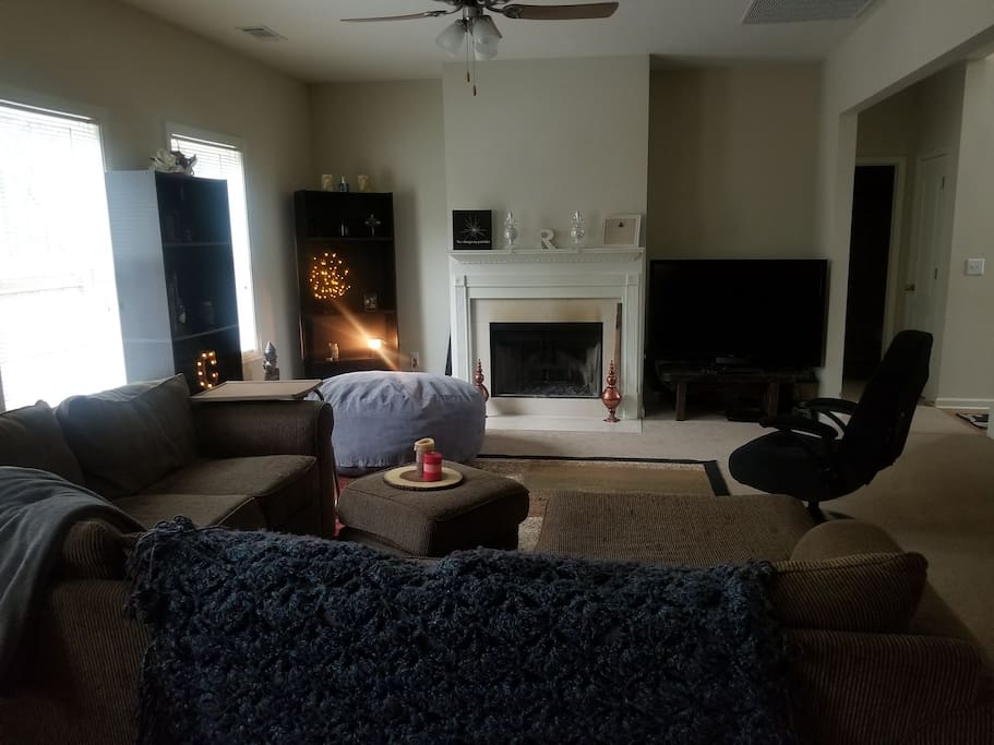 Living room with Netflix, Hulu, and Amazon video.