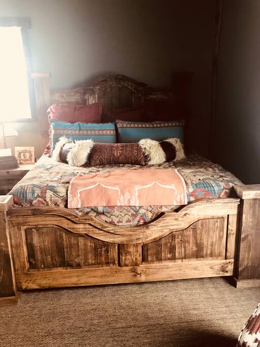 Master king bed