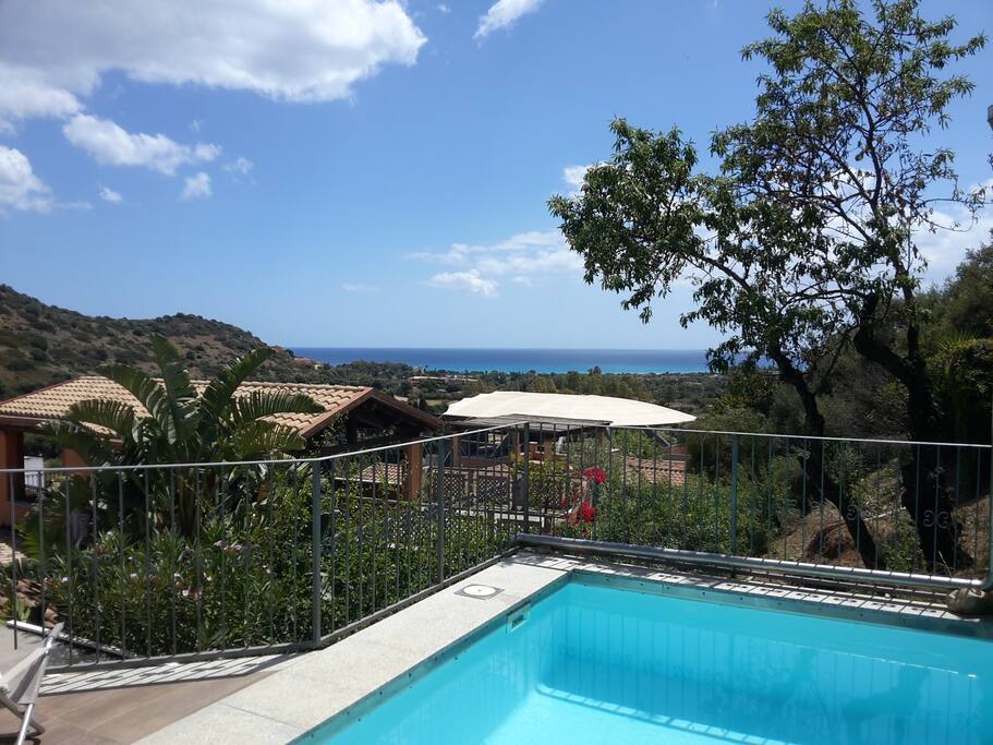 terrazza panoramica vista mare con piscina a uso esclusivo